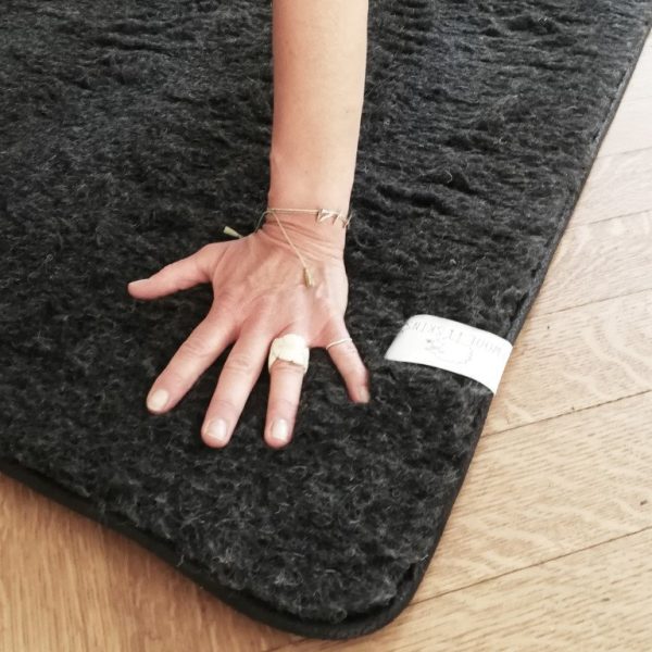 Wool yoga mat with coconut