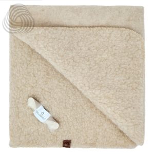 Wolldecke für das Kinderbett / Babydecke – Thumbled Woolskins beige