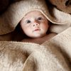 Couverture à capuche en laine pour bébé Woolskins beige
