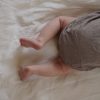 Body niemowlęce marki A Baby | Wełniane skóry