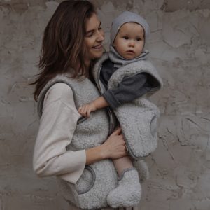 Ein Weste-Bodywarmer aus Wolle von Baby Brand