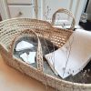 Afbeelding van WhatsApp op 2025-10-08 om 12.05.43_e9454bd7 (Groot) Schapenvacht voor Kinderwagen - Icelandic Olive green