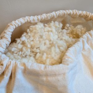 woolskins-extra-vulling-wolbolletjes-voedingskussen woolskins-extra-vulling-wolbolletjes-voedingskussen