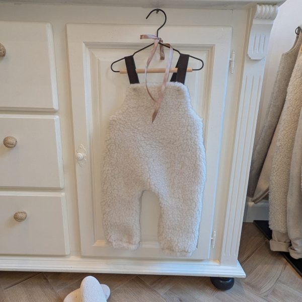 Wollen overall broek baby 100% wol met verstelbare eco-leder bandjes – Woolskins Wollen overall broek baby 100% wol met verstelbare eco-leder bandjes – Woolskins