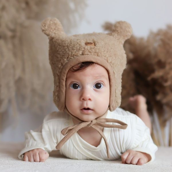 wollen-babymutsje-met-oortjes-100-procent-lamswol.jpg