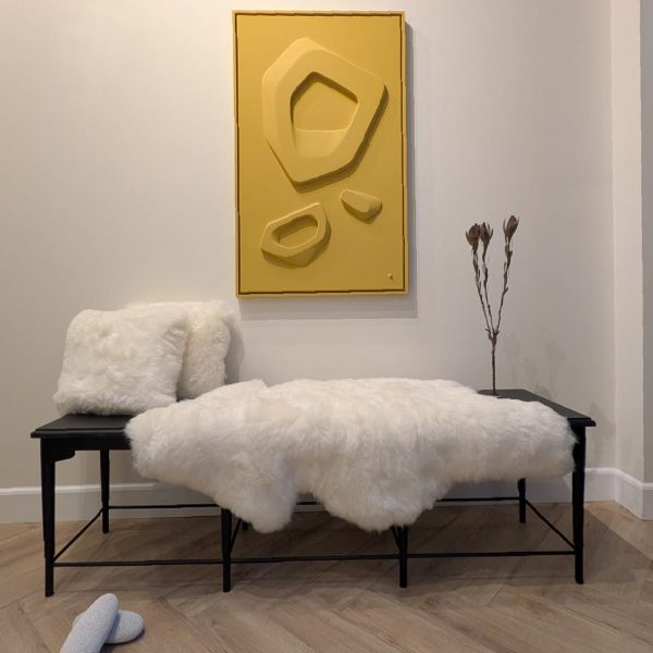 Interieurdecoratie schapenvacht en kussens – duurzaam Europees wolproduct Woolskins Interieurdecoratie schapenvacht en kussens – duurzaam Europees wolproduct Woolskins