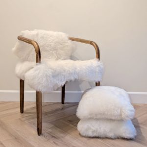 Interieurdecoratie schapenvacht en kussens – duurzaam Europees wolproduct Woolskins