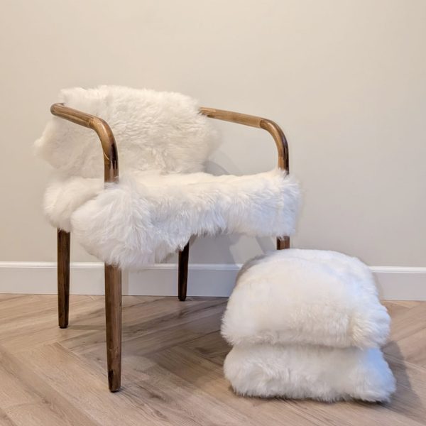 Interieurdecoratie schapenvacht en kussens – duurzaam Europees wolproduct Woolskins Interieurdecoratie schapenvacht en kussens – duurzaam Europees wolproduct Woolskins