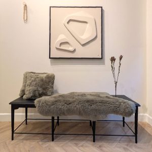 Interieurdecoratie schapenvacht en kussens – duurzaam Europees wolproduct Woolskins Interieurdecoratie schapenvacht en kussens – duurzaam Europees wolproduct Woolskins
